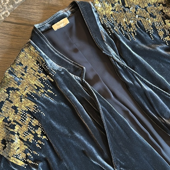 WRAP Blue/Gray Velvet Open Light Jacket/Wrap with Gold Sequin Detail Size 14 - Picture 5 of 9
